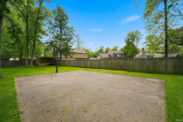 5828 Spring Oak Court, Fort Wayne, IN 46845