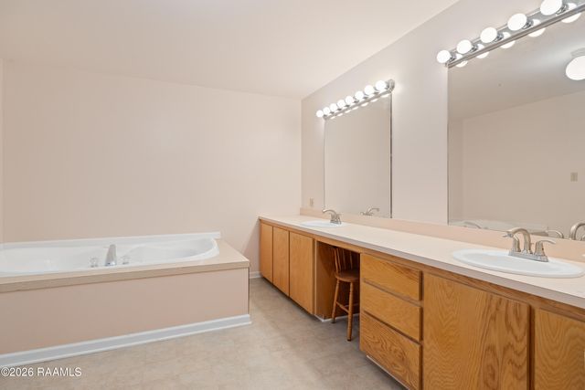 4300 W Old Spanish Trail, New Iberia, LA 70560