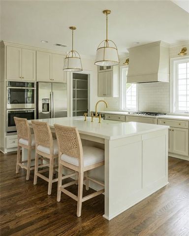 5213 W 70th Terrace, Prairie Village, KS 66208