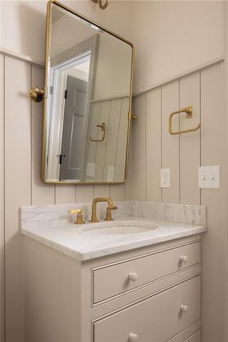 5213 W 70th Terrace, Prairie Village, KS 66208