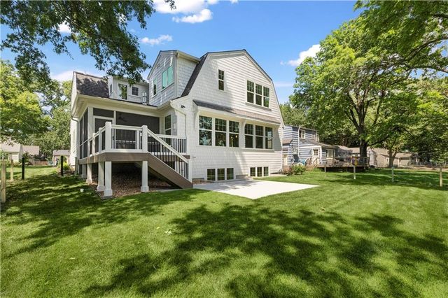 5213 W 70th Terrace, Prairie Village, KS 66208