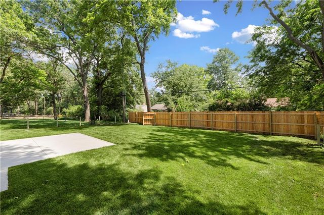 5213 W 70th Terrace, Prairie Village, KS 66208
