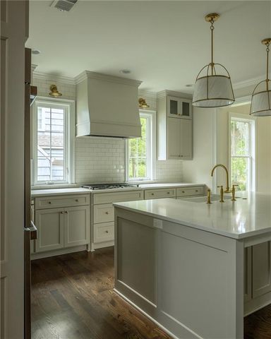 5213 W 70th Terrace, Prairie Village, KS 66208