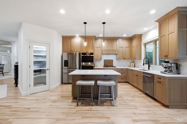 1877 E Woodvalley St, Eagle, ID 83616