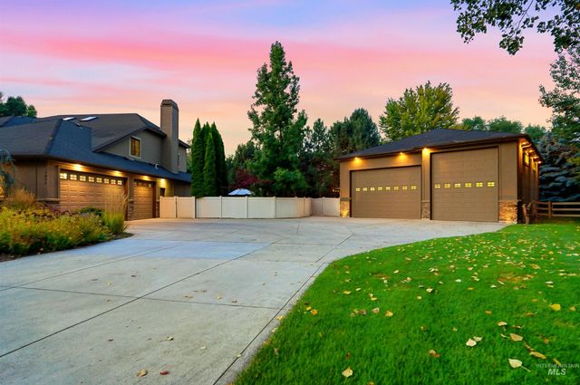 1877 E Woodvalley St, Eagle, ID 83616