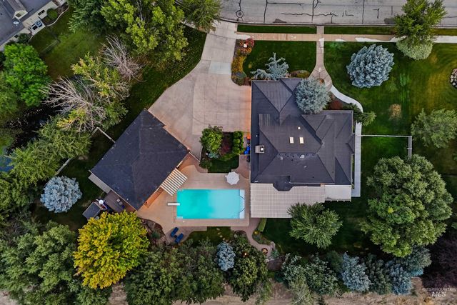 1877 E Woodvalley St, Eagle, ID 83616