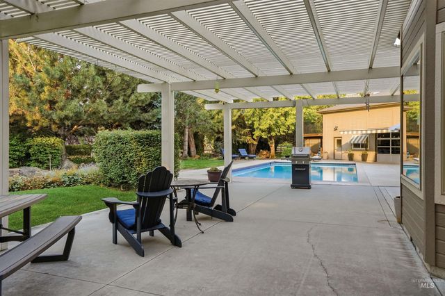 1877 E Woodvalley St, Eagle, ID 83616