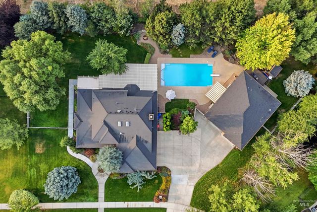 1877 E Woodvalley St, Eagle, ID 83616