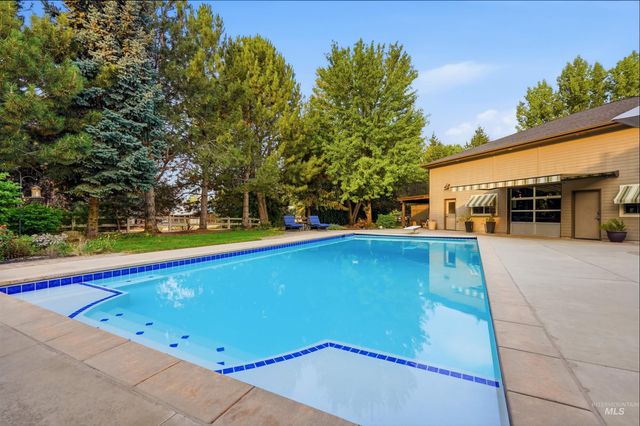 1877 E Woodvalley St, Eagle, ID 83616