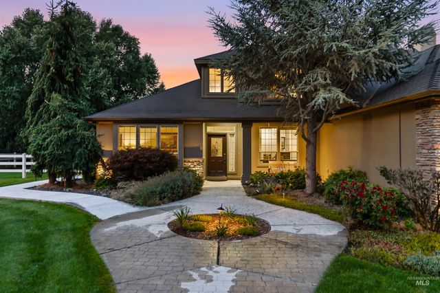 1877 E Woodvalley St, Eagle, ID 83616