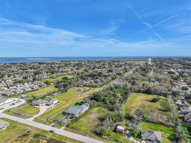 00 29th St, Texas City, TX 77590
