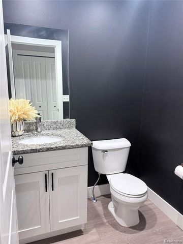 1755 E George Avenue, Hazel Park, MI 48030