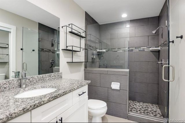 1755 E George Avenue, Hazel Park, MI 48030