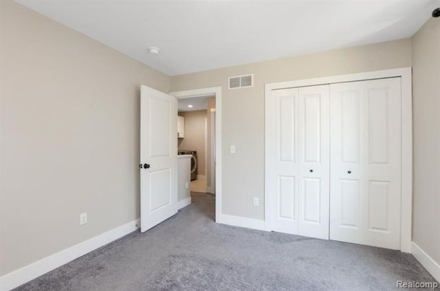 1755 E George Avenue, Hazel Park, MI 48030