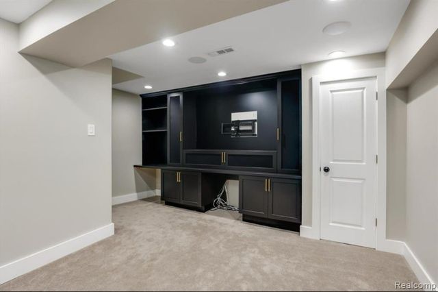 1755 E George Avenue, Hazel Park, MI 48030