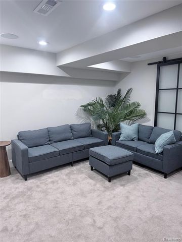 1755 E George Avenue, Hazel Park, MI 48030