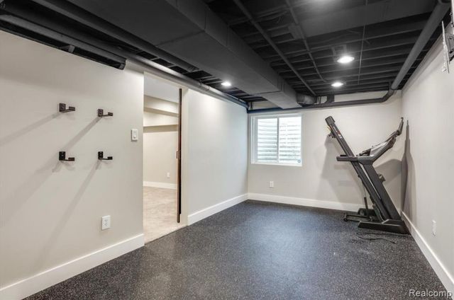 1755 E George Avenue, Hazel Park, MI 48030