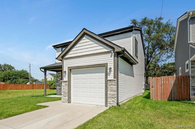 1755 E George Avenue, Hazel Park, MI 48030