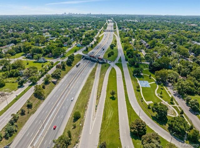 1755 E George Avenue, Hazel Park, MI 48030