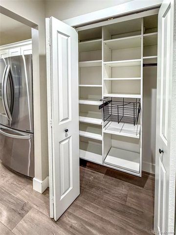 1755 E George Avenue, Hazel Park, MI 48030