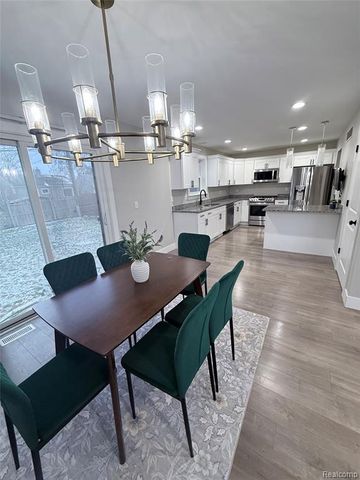 1755 E George Avenue, Hazel Park, MI 48030