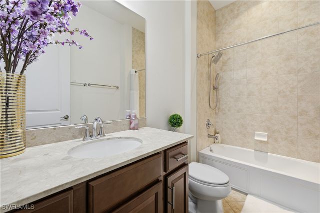 4573 Tamarind WAY, Naples, FL 34119