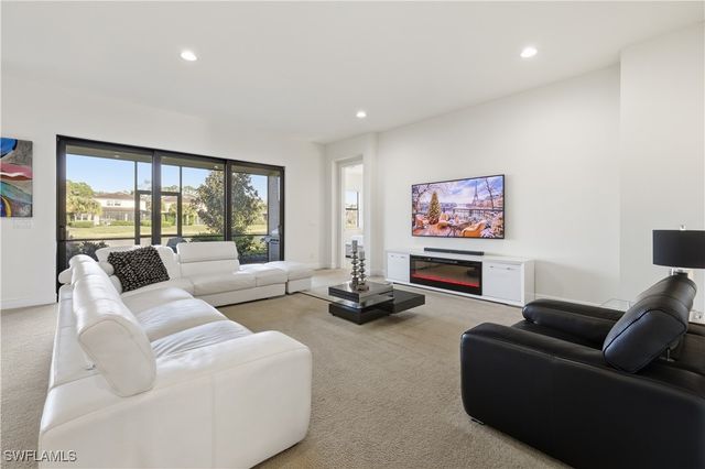 4573 Tamarind WAY, Naples, FL 34119