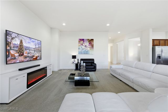 4573 Tamarind WAY, Naples, FL 34119