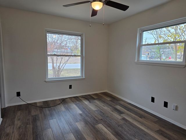 221 Miller St, Kerrville, TX 78028