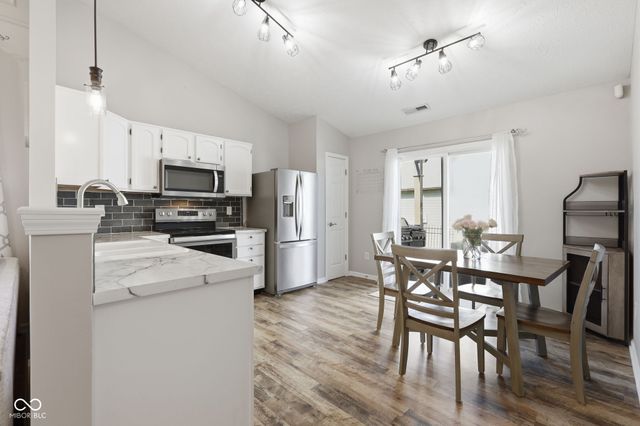 2100 Liberty Way Drive, Greenwood, IN 46143