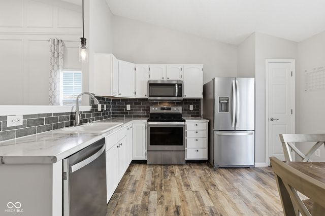 2100 Liberty Way Drive, Greenwood, IN 46143