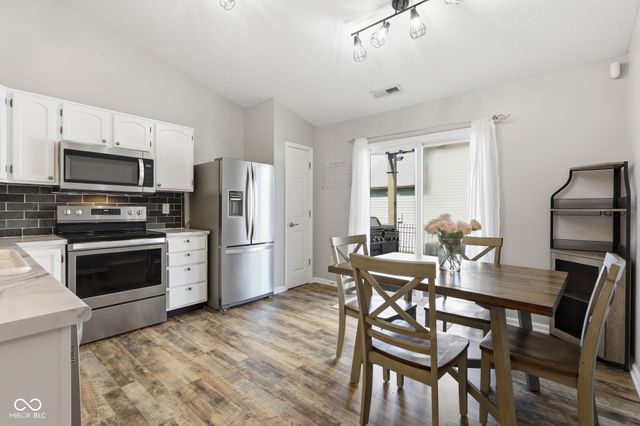 2100 Liberty Way Drive, Greenwood, IN 46143