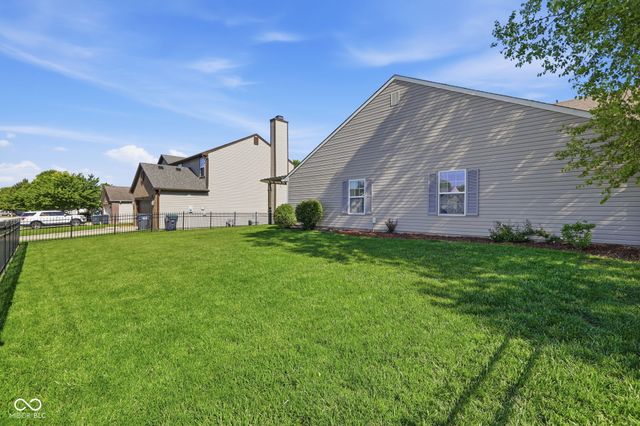2100 Liberty Way Drive, Greenwood, IN 46143