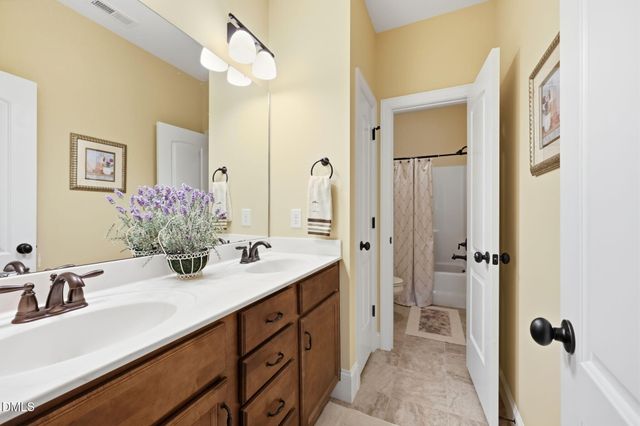 556 Rockport Drive, Clayton, NC 27527