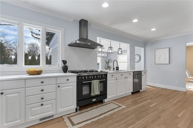 275 Meshanticut Valley Parkway, Cranston, RI 02920