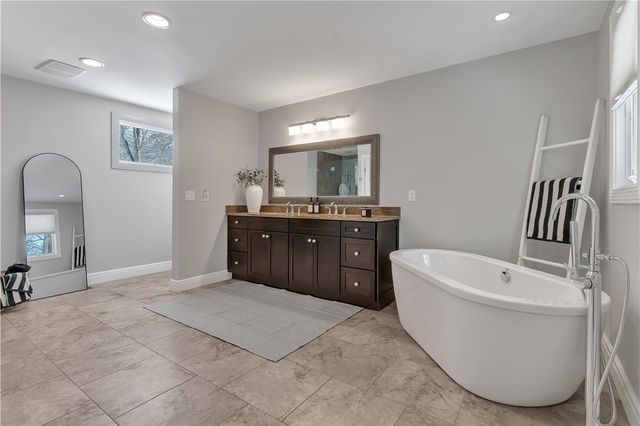 275 Meshanticut Valley Parkway, Cranston, RI 02920