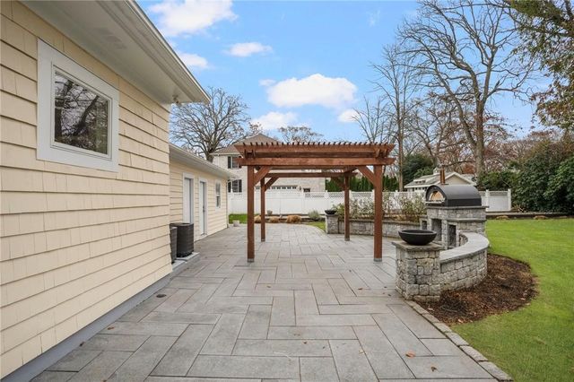 275 Meshanticut Valley Parkway, Cranston, RI 02920