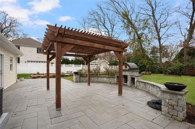 275 Meshanticut Valley Parkway, Cranston, RI 02920