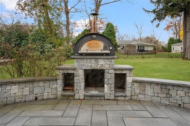 275 Meshanticut Valley Parkway, Cranston, RI 02920