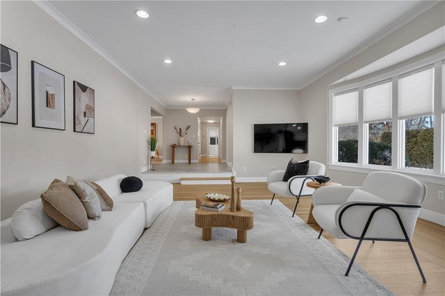 275 Meshanticut Valley Parkway, Cranston, RI 02920