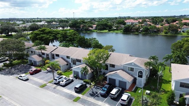 267 NW 106th Ter, Pembroke Pines, FL 33026