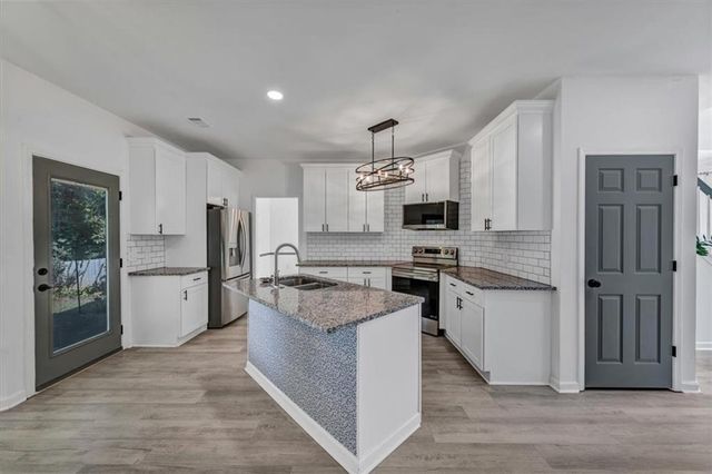 565 Fortune Ridge Road, Stone Mountain, GA 30087