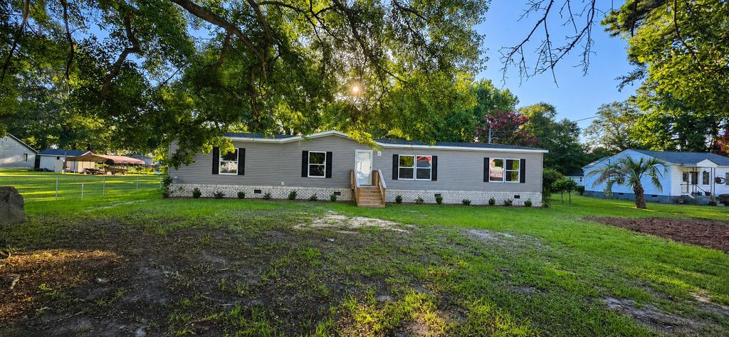 1284 Pocahontas Circle, Manning, SC 29102