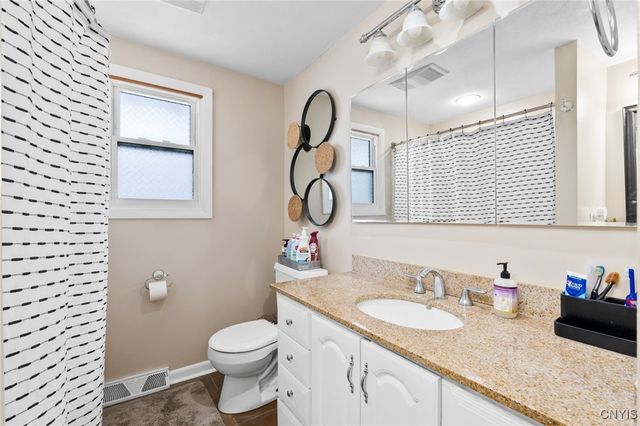 7998 Trina Circle, Clay, NY 13041