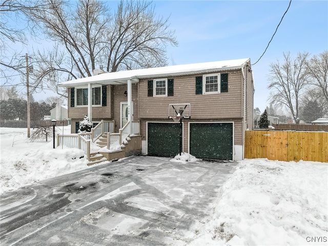 7998 Trina Circle, Clay, NY 13041