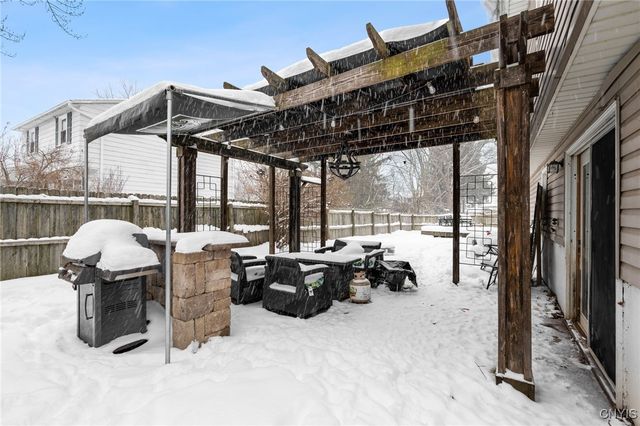 7998 Trina Circle, Clay, NY 13041