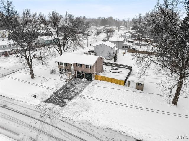 7998 Trina Circle, Clay, NY 13041