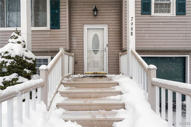 7998 Trina Circle, Clay, NY 13041