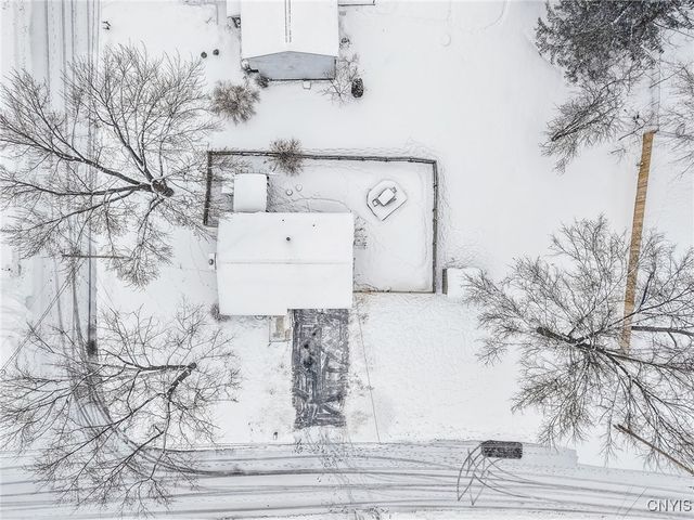 7998 Trina Circle, Clay, NY 13041