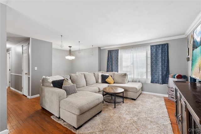 7998 Trina Circle, Clay, NY 13041